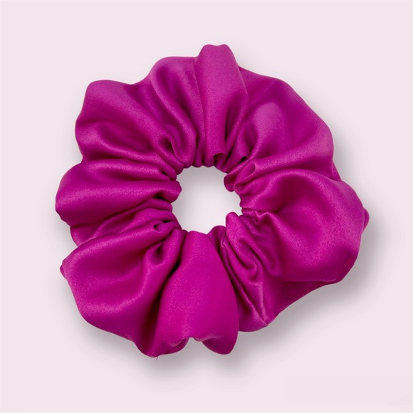 HANDMADE satin spiral scrunchie, fuschia - Picture 3 of 4